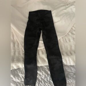 Lululemonn camo leggings size 4